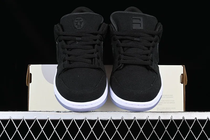 All categories Nk SB Dunk Series Nk SB Dunk Low low-top sneakers Eminem x Carhartt x Nk Dunk SB three-party joint brand electroplated black silver SB low-top casual sneakers FN4193-013